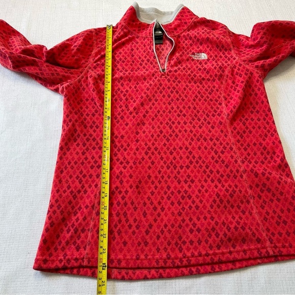 The North Face Red Patterned 1/4 Zip Pullover Size M Fall Cozy Outdoor - Picture 2 of 7